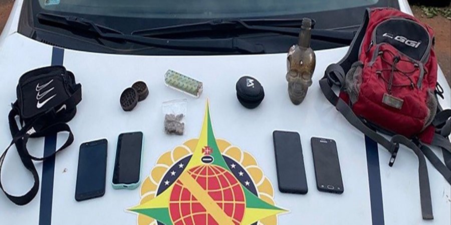 PMDF prende dois homens com celulares produtos de furto