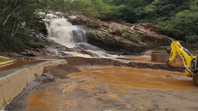 Parque da Cachoeira de Congonhas é interditado após alagamento; veja imagens