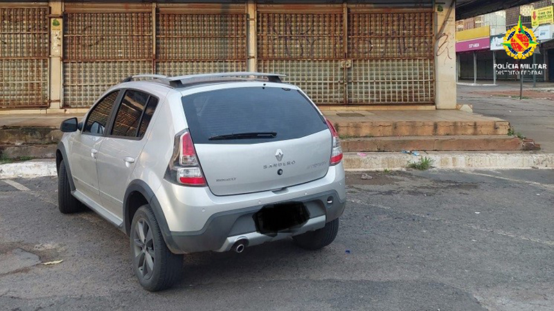 Carro roubado é recuperado pela PMDF em Ceilândia