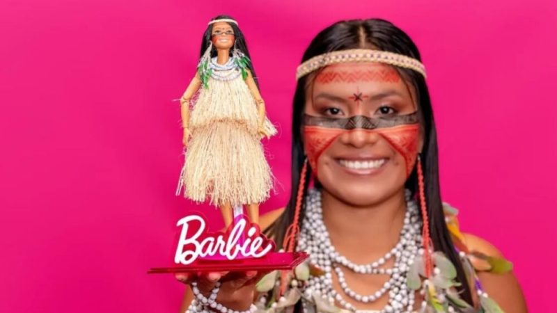 Maira Gomez é a 1ª indígena brasileira homenageada com boneca Barbie