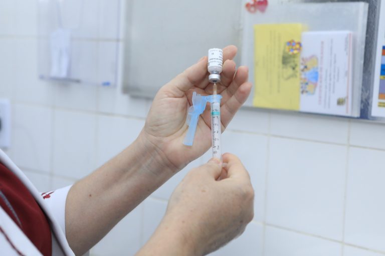 É hora de tomar a segunda dose da vacina contra dengue