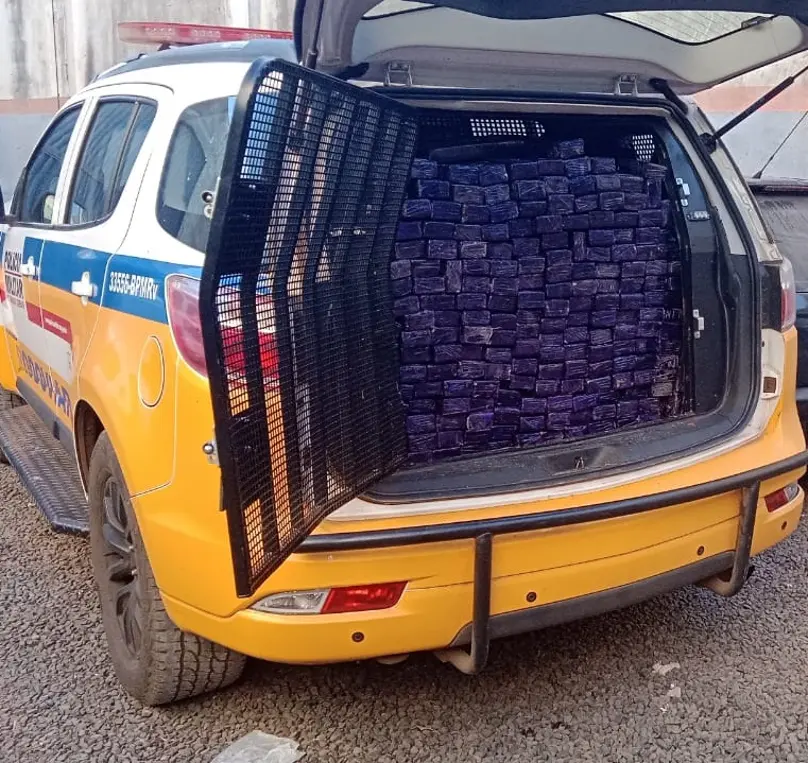 Uberlândia – 820 quilos de maconha são apreendidos e dois homens são presos