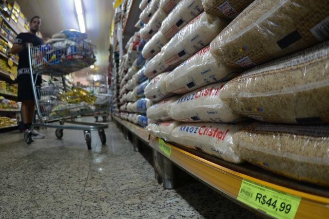 Procon acompanha variação de preço do arroz branco no DF