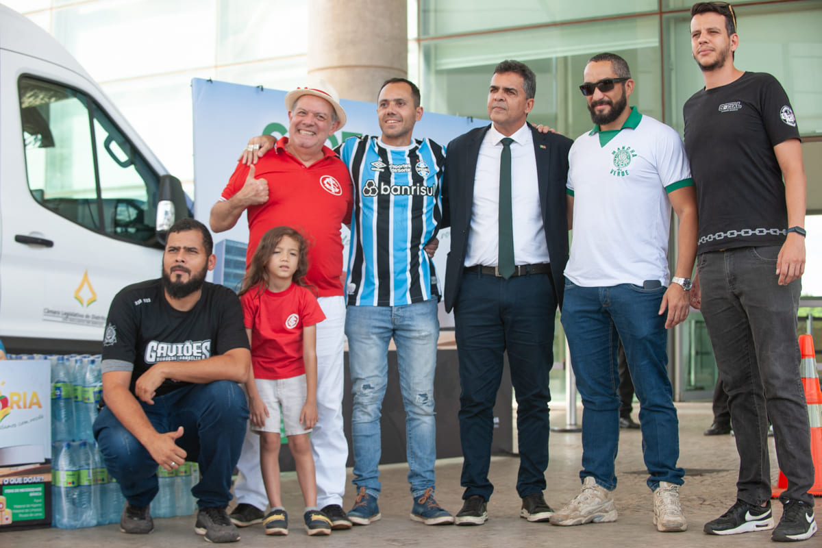 Torcidas de futebol rivais se unem em doações para o Rio Grande do Sul na CLDF