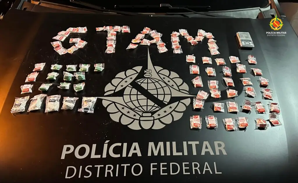 Polícia Militar do Distrito Federal Prende Três Indivíduos com 90 Porções de Cocaína