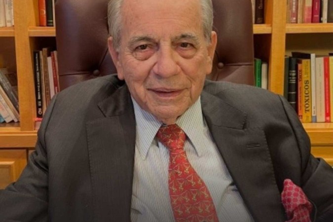 Morre Carlos Fernando Mathias, ex-ministro do STJ, aos 85 anos