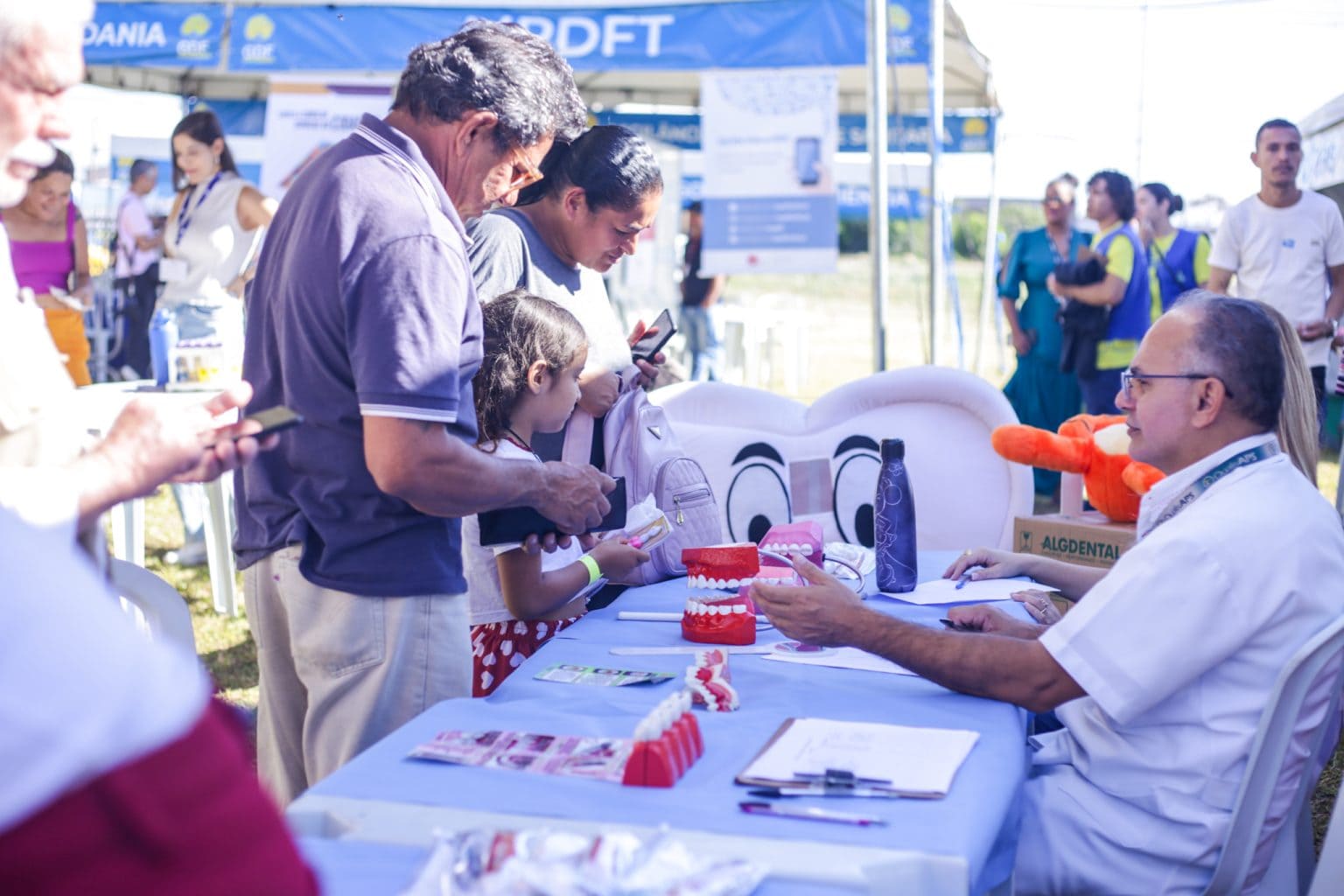 População de Samambaia recebe mais de 840 doses de vacinas e 1.100 kits odontológicos