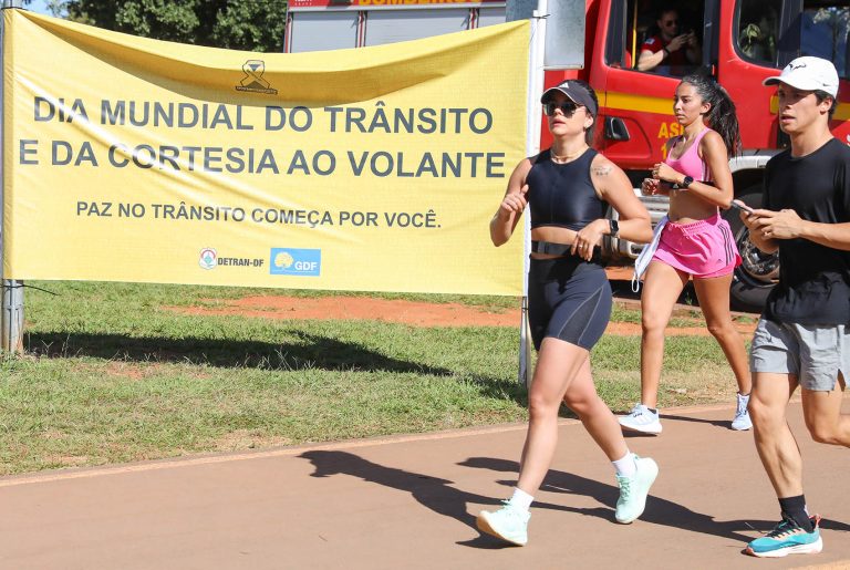 Dia Mundial do Trânsito e da Cortesia ao Volante é celebrado com conscientização no Parque da Cidade