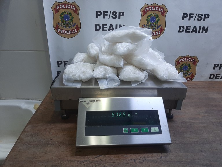PF prende estrangeiro com 5 kg de metanfetamina na bagagem Homem chegou ao Brasil em voo oriundo do México