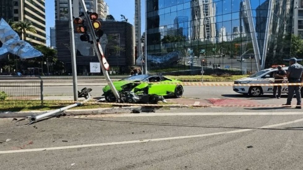 motorista de Lamborghini perde controle ao perseguir assaltante de Rolex