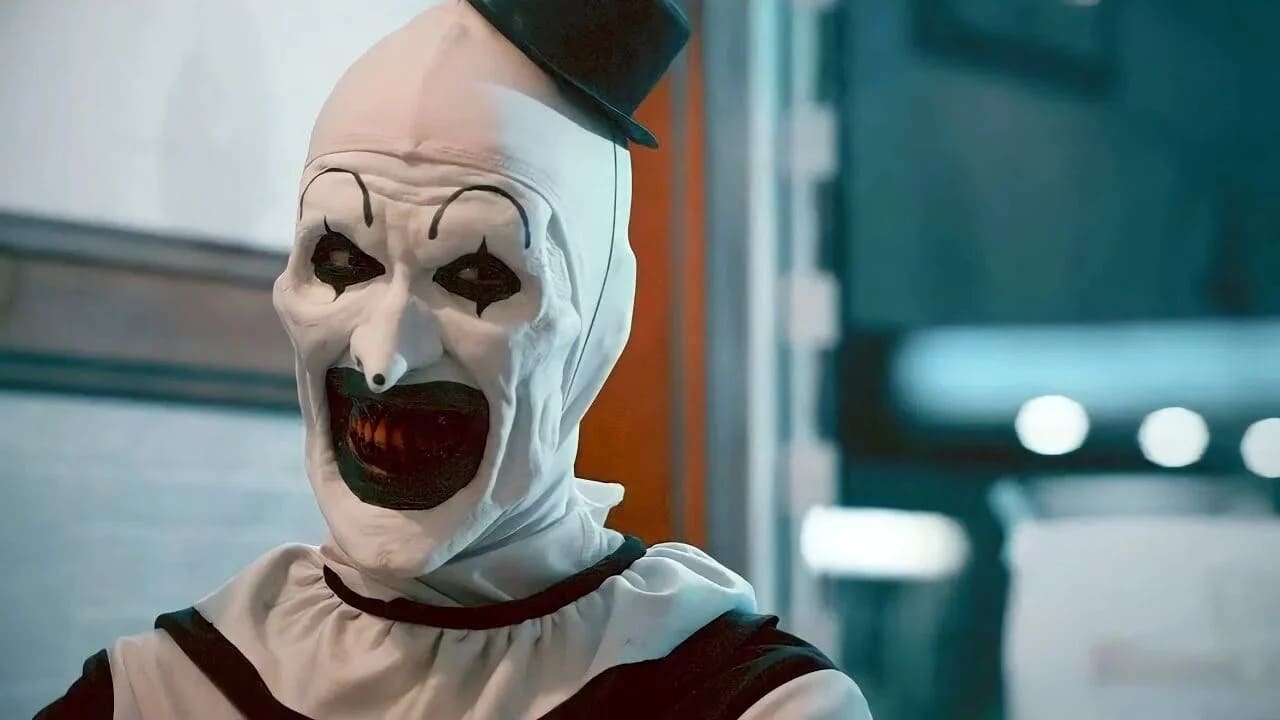 Terrifier 3 tem noite nada feliz em trailer brutal e natalino