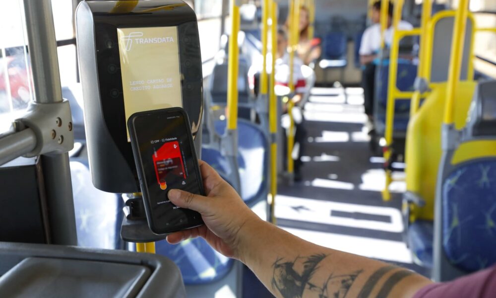 Dinheiro em espécie deixa de ser opção de pagamento em 52 linhas de ônibus