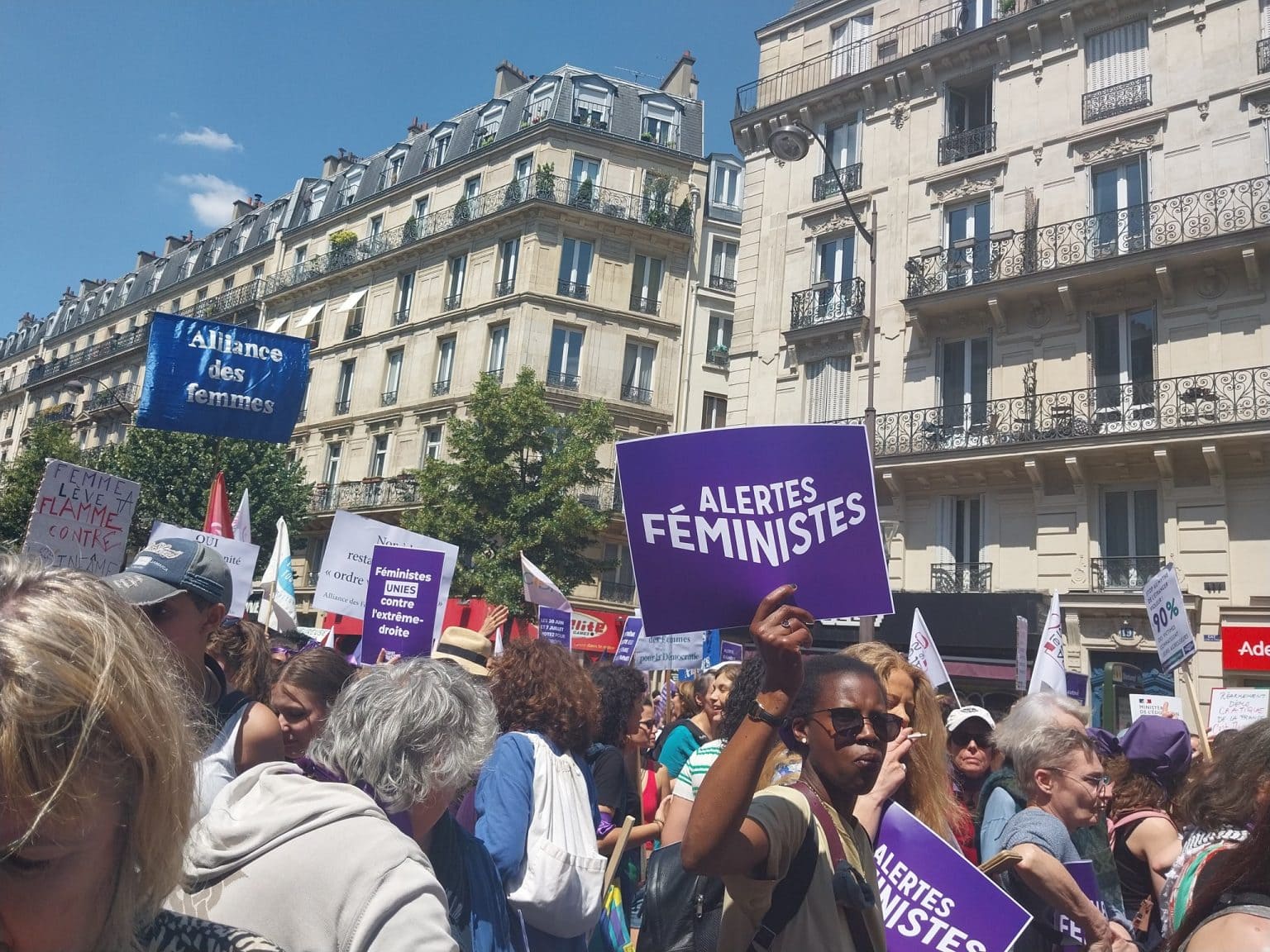 França: mulheres protestam contra retrocesso nos direitos em caso de vitória da extrema direita