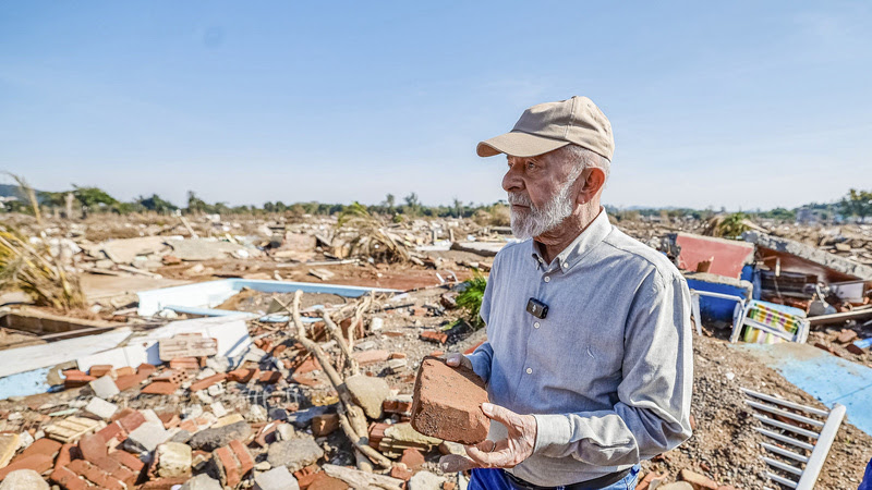 “Nós vamos estar junto de vocês nessa luta”, diz Lula a moradores de cidades gaúchas