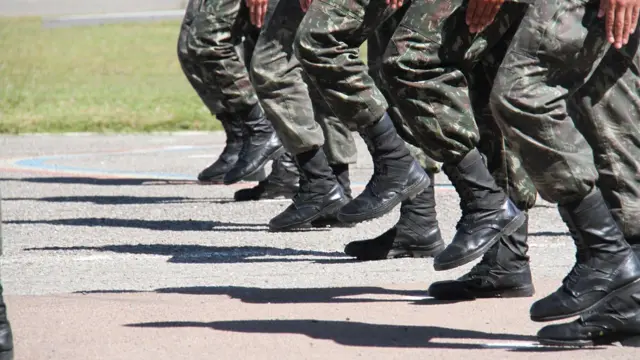 A controvérsia em torno do julgamento de civis por tribunais militares no Brasil