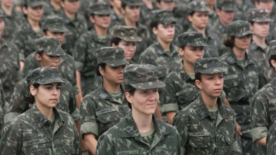 Forças Armadas liberam alistamento militar de mulheres pela primeira vez na história