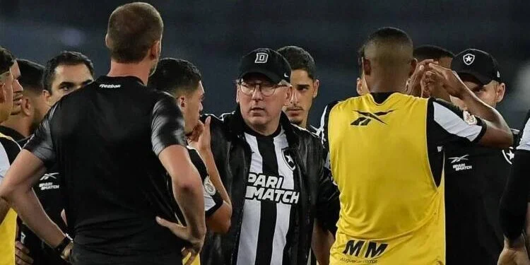 John Textor acusa jogadores do Botafogo de manipulação em jogo de 2023