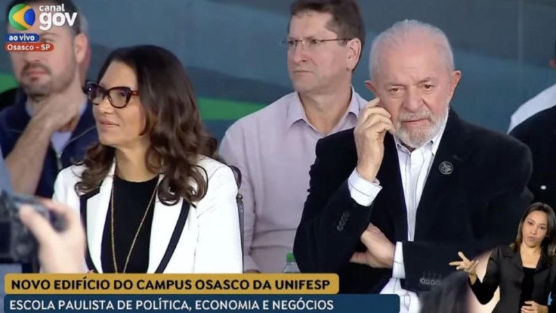 Lula passa vergonha em inauguração de campus incompleto em Osasco-SP