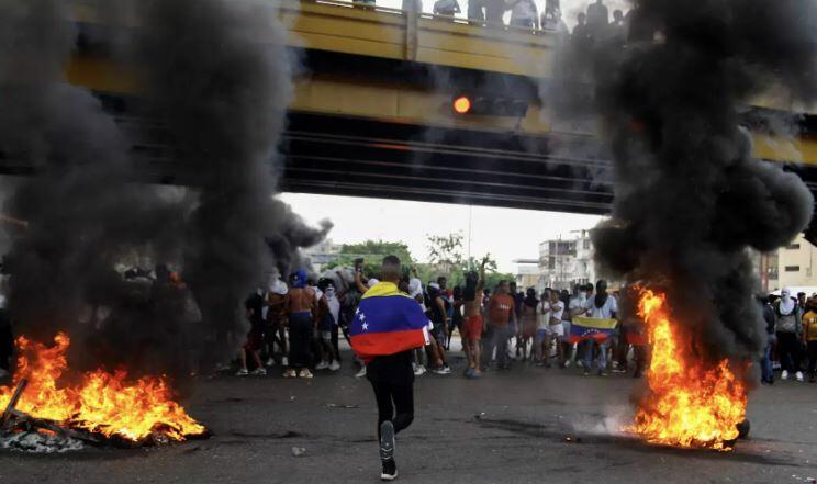 Quatro pessoas morrem em protestos contra Maduro, que se espalham por diversas cidades na Venezuela