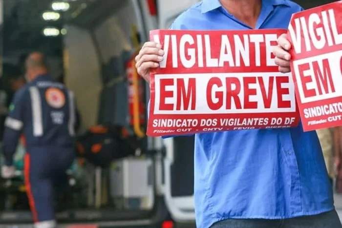 Vigilantes de hospitais e UBSs do DF entram em greve por falta de pagamento