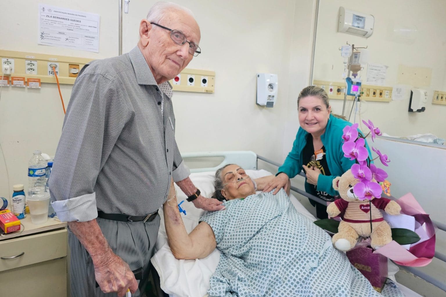 Paciente se emociona ao comemorar aniversário no Hospital Regional de Santa Maria