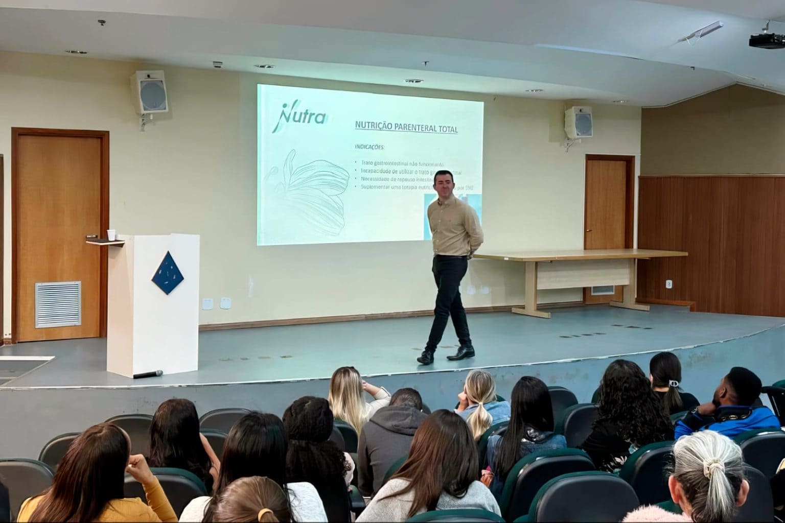 Equipe multidisciplinar do HRSM se capacita sobre nutrição clínica e terapia nutricional