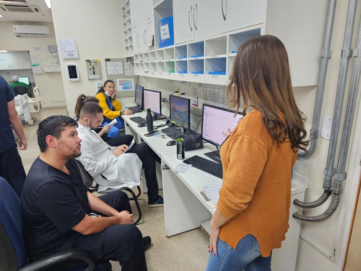 Médicos do pronto-socorro adulto do HRSM recebem treinamento sobre notificação compulsória