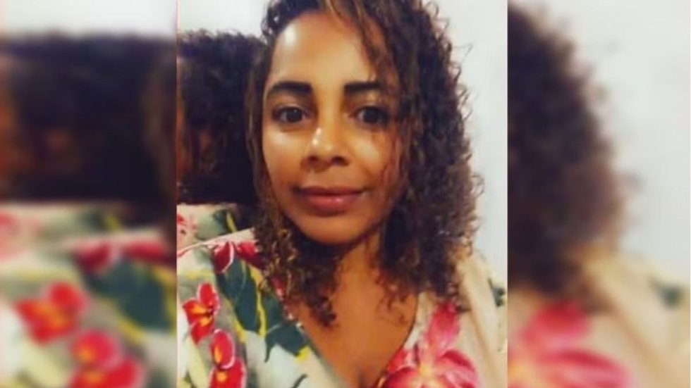 Mulher é assassinada a tesouradas após discussão com companheira