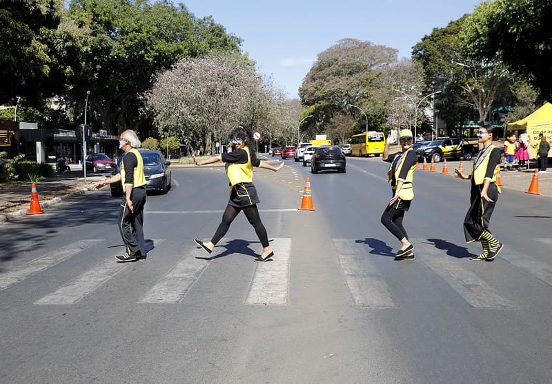 Detran promove ação educativa em comemoração ao Dia Nacional do Pedestre