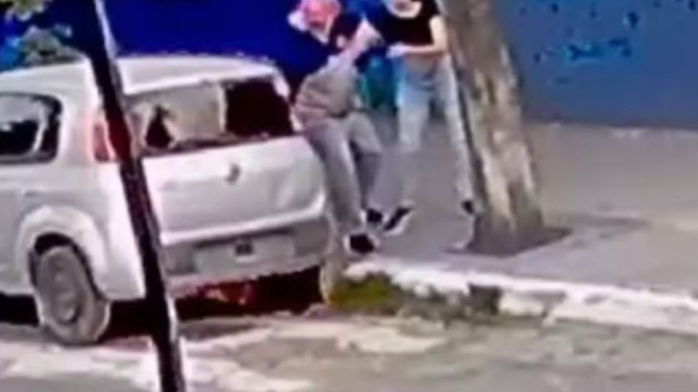 Agressor que atacou mulheres em SP deixa pistas em carro abandonado