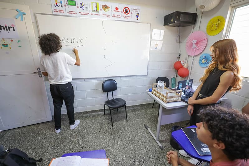 Centros de línguas ampliam horizontes e caminhos profissionais de alunos da rede pública e das comunidades