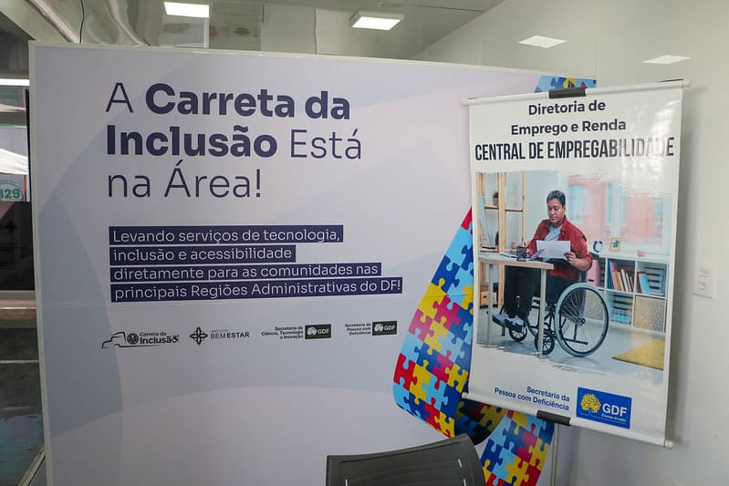 Carreta da Inclusão oferta serviços públicos para pessoas com deficiência em Santa Maria