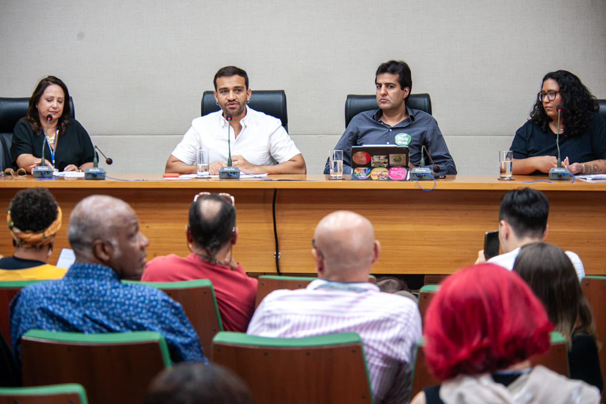 Uso de celulares nas escolas é debatido na CLDF