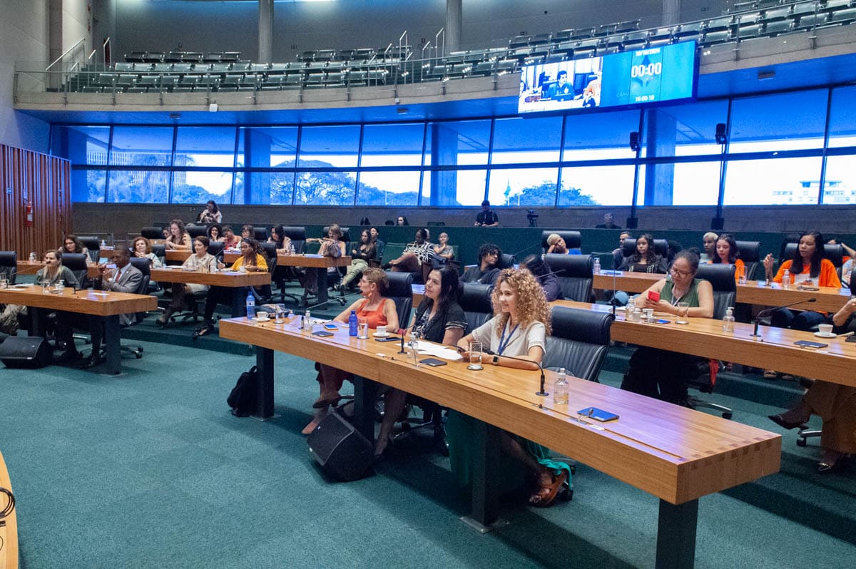 CLDF debate soluções para problemas dos jovens egressos do serviço de acolhimento