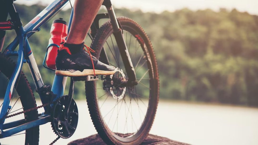 Ciclista de 76 anos morre atropelado em trajeto rumo a Aparecida