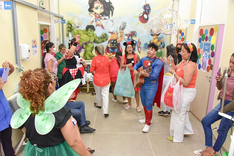 Heróis da Alegria fazem a festa para crianças em hospital de Santa Maria