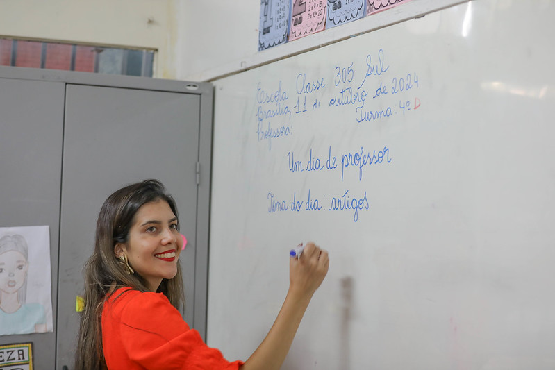 Dia do Professor: Educadores do DF conduzem estudantes de todas as idades na jornada do aprendizado