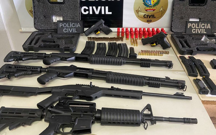 Operação conjunta apreende armas de fogo, diversas munições e prende dois em flagrante, em Abadia de Goiás